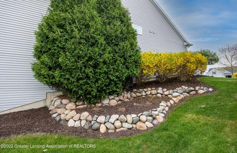 1254 Wineleaf Ln, Dewitt, MI 48820 photo 2