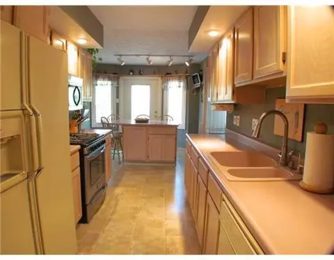 2233 Piney Pointe Dr, Lansing, MI 48917 photo 8