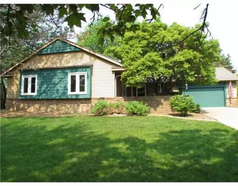2233 Piney Pointe Dr, Lansing, MI 48917 photo 1