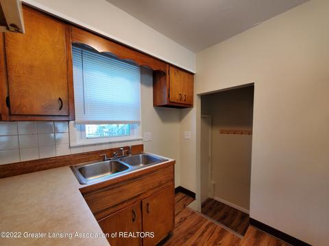 309 E Gier St, Lansing, MI 48906 photo 9