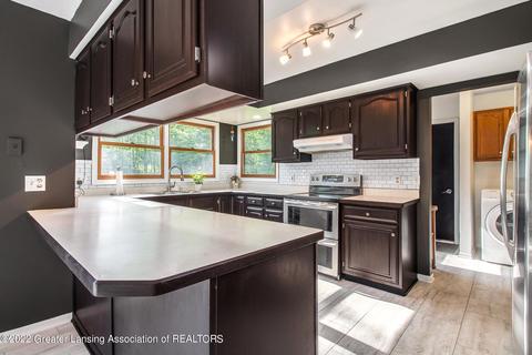 903 E Geneva Dr, Dewitt, MI 48820 photo 7