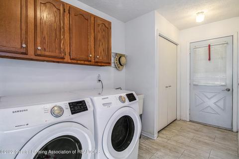 903 E Geneva Dr, Dewitt, MI 48820 photo 9