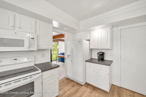 3801 Binghampton Dr, Okemos, MI 48864 photo 8