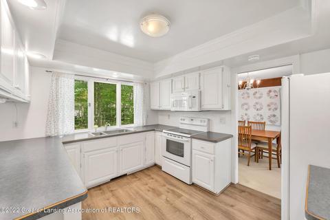 3801 Binghampton Dr, Okemos, MI 48864 photo 9
