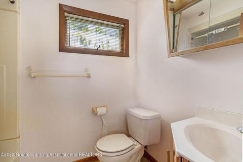 534 Florence St, Lansing, MI 48910 photo 9