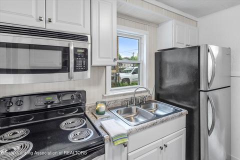 625 E Cavanaugh Rd, Lansing, MI 48910 photo 13