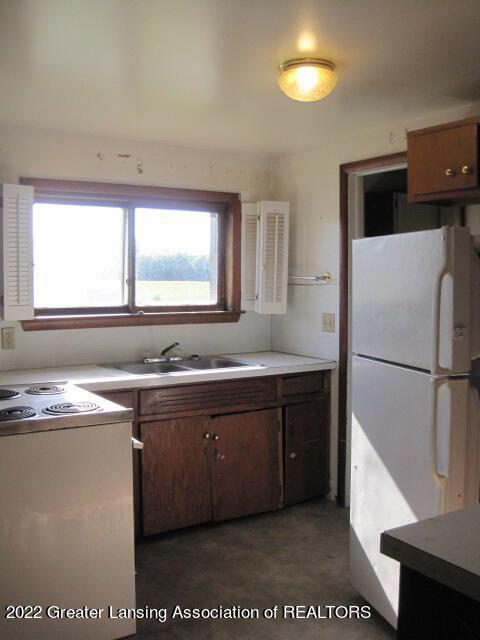 1317 E Willoughby Rd, Lansing, MI 48911 photo 3