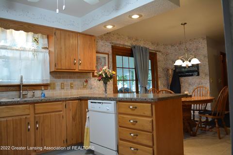 3560 Twilight Ln, Lansing, MI 48906 photo 7