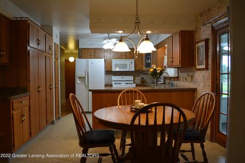3560 Twilight Ln, Lansing, MI 48906 photo 4