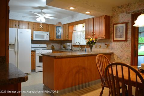 3560 Twilight Ln, Lansing, MI 48906 photo 3
