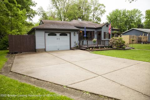 304 Pine St, Dimondale, MI 48821 photo 2