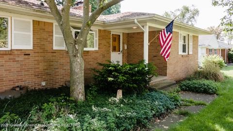 2323 E Libbie Dr, Lansing, MI 48917 photo 5