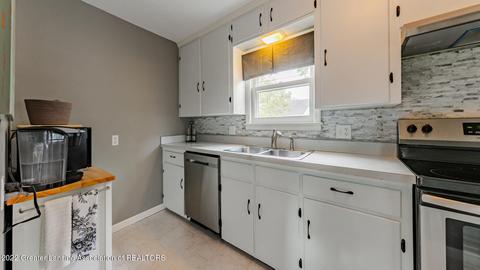 2129 Devonshire Ave, Lansing, MI 48910 photo 9