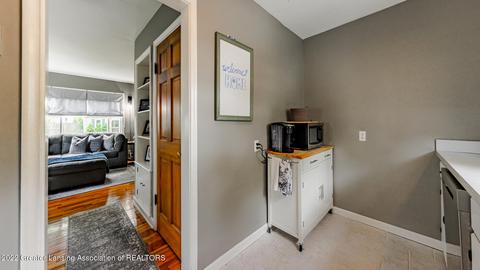 2129 Devonshire Ave, Lansing, MI 48910 photo 8