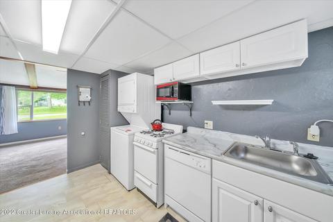 415 Cherry St, Dewitt, MI 48820 photo 6