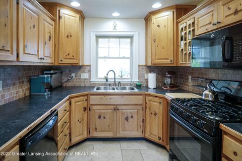 5370 Ann Dr, Bath, MI 48808 photo 12