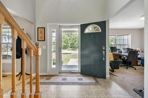 684 Hewitt St, Howell, MI 48843 photo 4