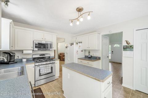 684 Hewitt St, Howell, MI 48843 photo 7