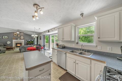 684 Hewitt St, Howell, MI 48843 photo 9
