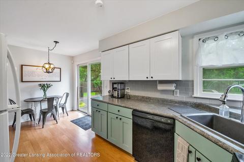 2846 Memory Ln, Lansing, MI 48911 photo 11