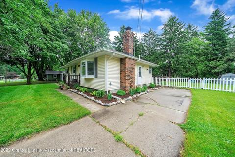 2846 Memory Ln, Lansing, MI 48911 photo 2
