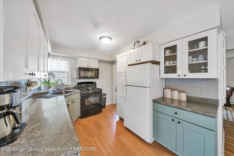 2846 Memory Ln, Lansing, MI 48911 photo 12