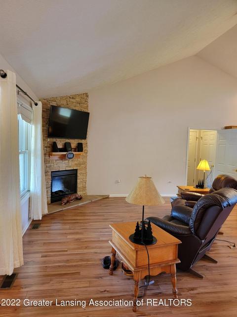 206 E Riverside St, Williamston, MI 48895 photo 8