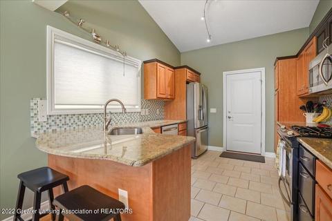 12884 Isle Royale Dr, Dewitt, MI 48820 photo 8