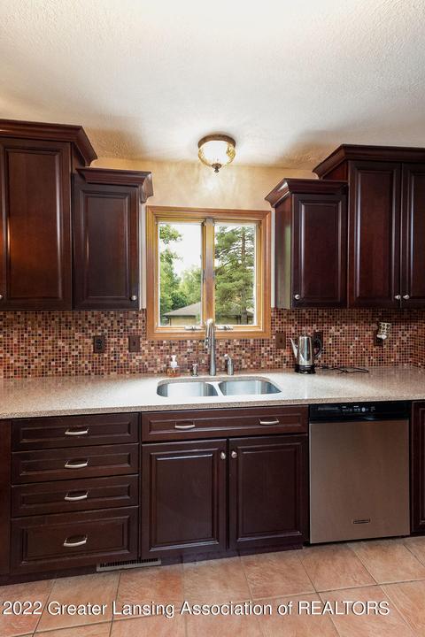 4232 Saran Dr, Okemos, MI 48864 photo 19