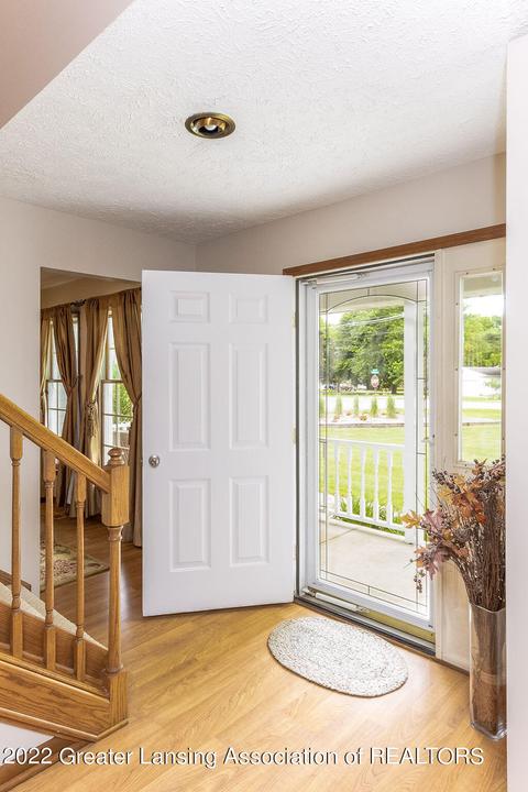 4232 Saran Dr, Okemos, MI 48864 photo 8