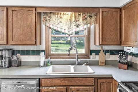 106 Spring Meadows Ln, Dewitt, MI 48820 photo 19
