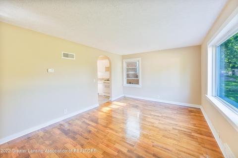 1506 Berkeley Dr, Lansing, MI 48910 photo 5