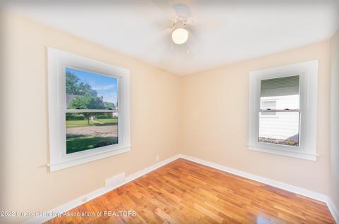 1506 Berkeley Dr, Lansing, MI 48910 photo 11