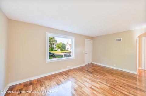1506 Berkeley Dr, Lansing, MI 48910 photo 3