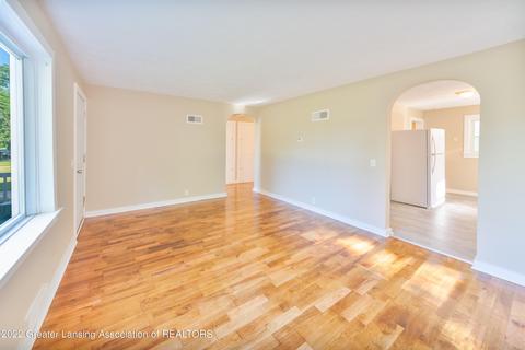 1506 Berkeley Dr, Lansing, MI 48910 photo 4