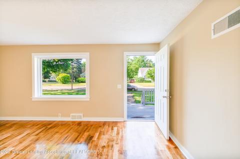 1506 Berkeley Dr, Lansing, MI 48910 photo 2