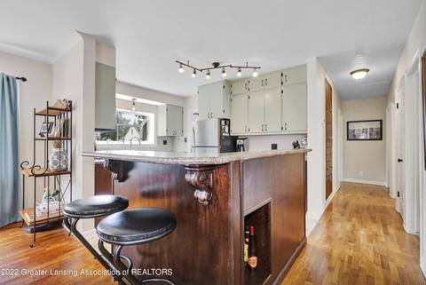2520 Devonshire Ave, Lansing, MI 48910 photo 8