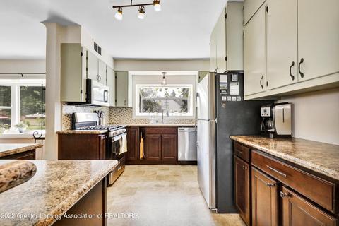 2520 Devonshire Ave, Lansing, MI 48910 photo 9