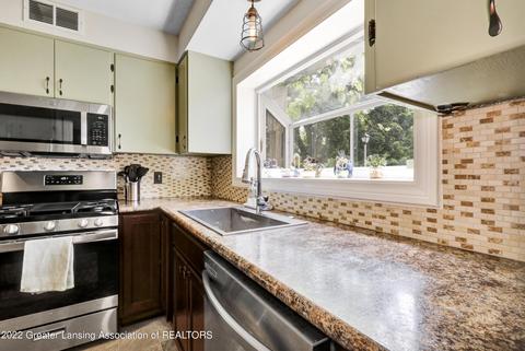 2520 Devonshire Ave, Lansing, MI 48910 photo 13