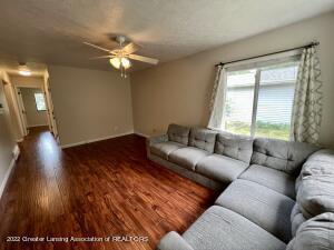404 Creeping Brook Cir, Dewitt, MI 48820 photo 5