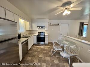 404 Creeping Brook Cir, Dewitt, MI 48820 photo 8