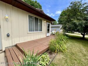 404 Creeping Brook Cir, Dewitt, MI 48820 photo 2