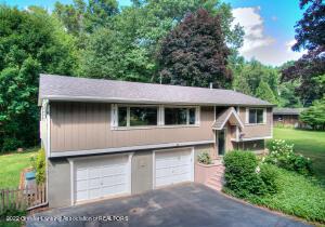 588 Oakdale Dr, Haslett, MI 48840 photo 2