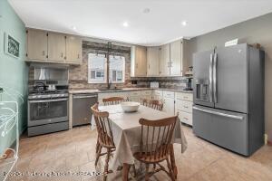 654 N Main St, Fowler, MI 48835 photo 9