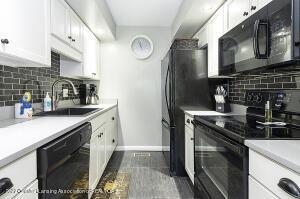 121 E Jolly Rd # D1, Lansing, MI 48910 photo 9