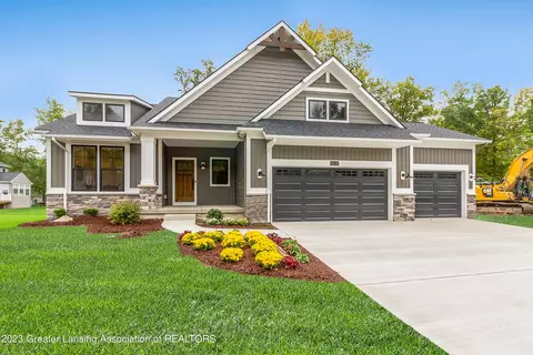 11410 Traverse Dr, Grand Ledge, MI 48837