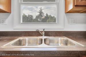 5724 Ridgeway Dr, Haslett, MI 48840 photo 8