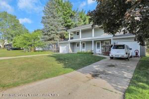 5724 Ridgeway Dr, Haslett, MI 48840 photo 2