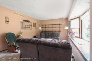 521 W Main St, Maple Rapids, MI 48853 photo 4