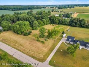 6830 Winston Ave, Lansing, MI 48906 photo 2